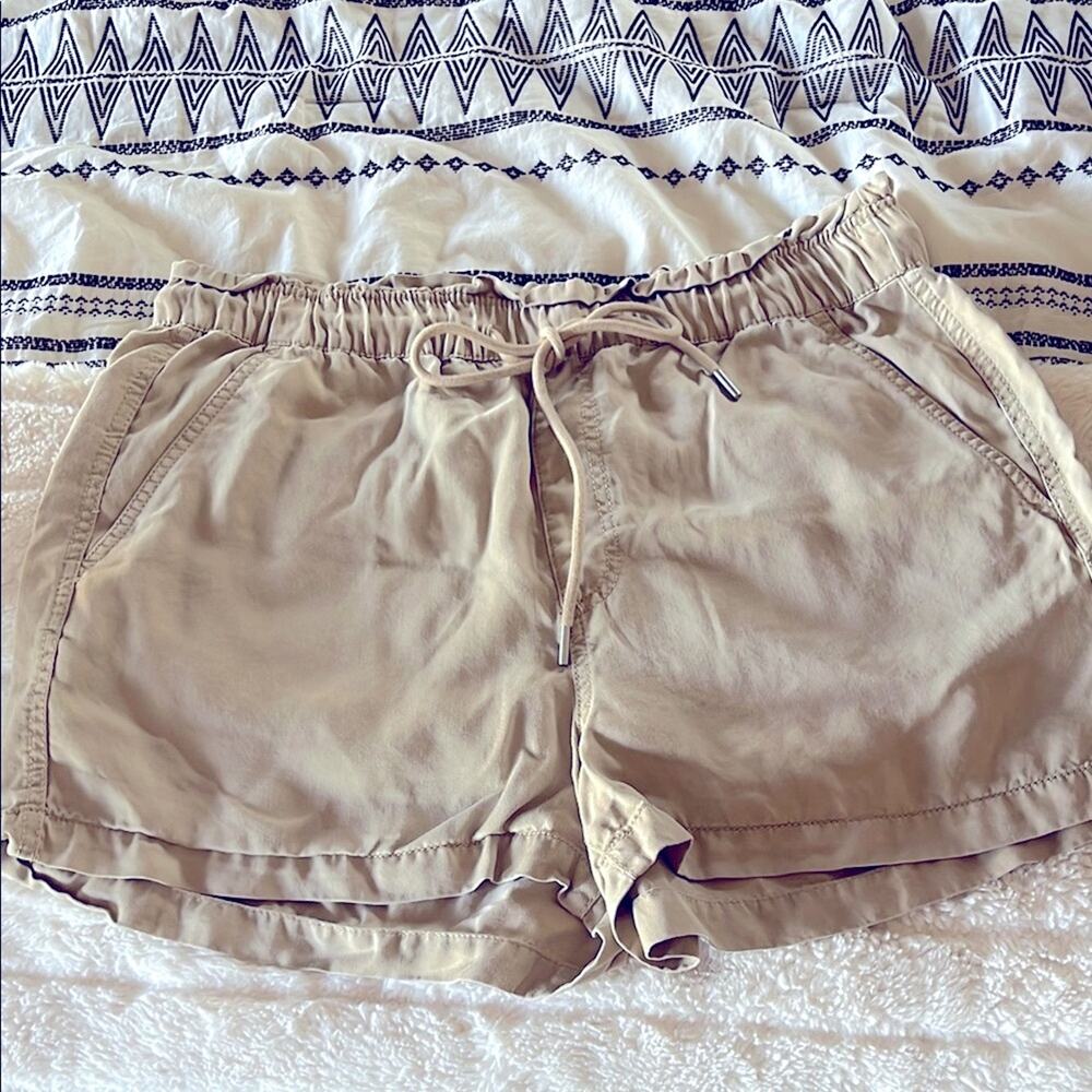 LOFT Women's Tan 100% Lyocell Casual Drawstring Waist Shorts Large L